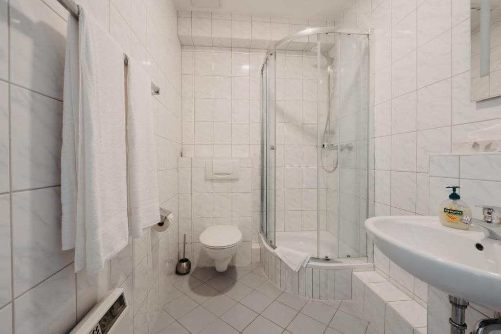 Hotel-Gasthof Zur Krone Waldaschaff Екстер'єр фото